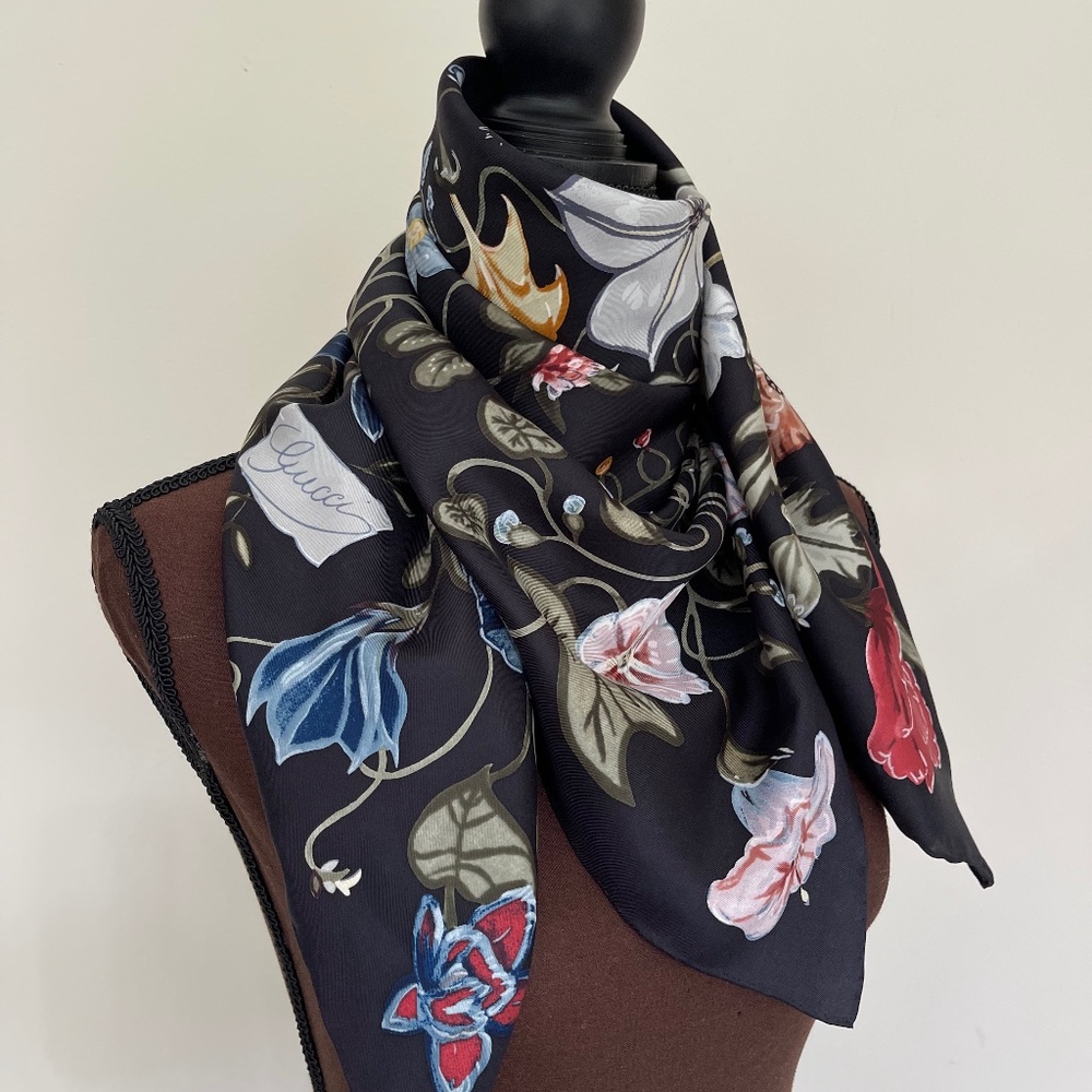 New Authentic Gucci Scarf Flora Knight Print Black Multicolor Silk Scarf… - Picture 8 of 16